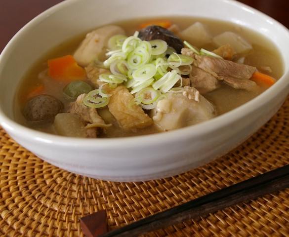 Тондзиру - японский суп со свининой и овощами